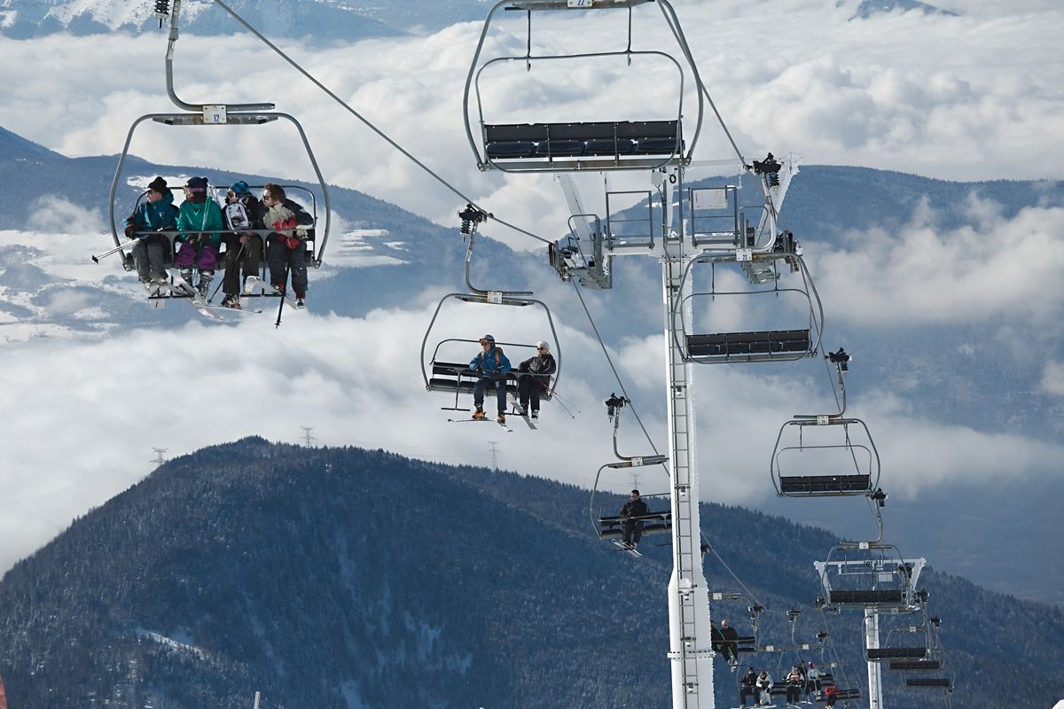 Tysiące turystów utknęło w alpejskich ośrodkach narciarskich. Sytuacja jest bardzo poważna