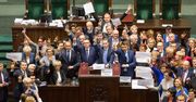 PiS nazwał to "puczem". Wyjaśniamy, na czym polega problem z głosowaniem w Sali Kolumnowej