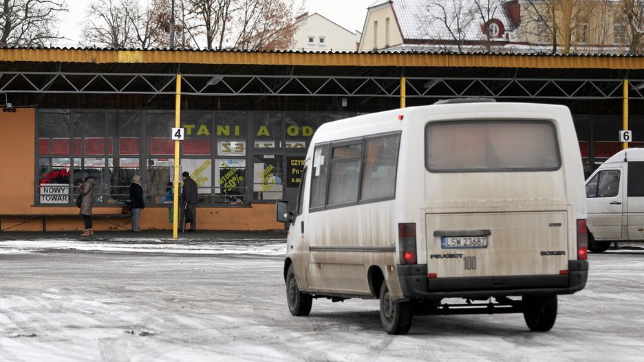 Badania kierowcy busa zatrzymanego do kontroli wykazały, że w organizmie kierowcy znajdują się niedozwolone substancje.