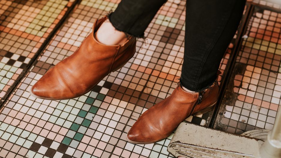 Brązowe buty to must have każdej jesieni