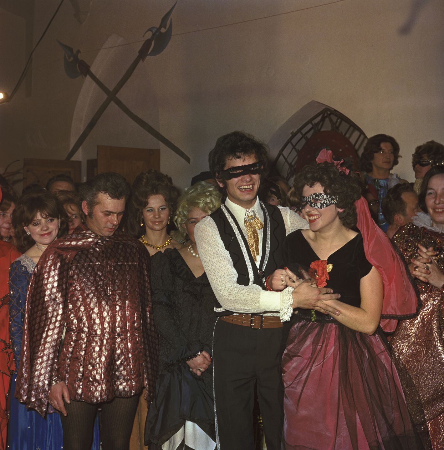 Karnawałowy bal przebierańców zorganizowany w golubskim zamku, 1974 rok 