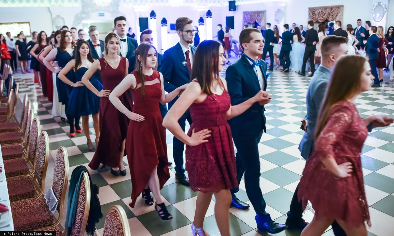 Studniówka niczym naruszenie praw człowieka. Zarzuty aktywistki podbijają internet, ale oparte są na fałszywej tezie