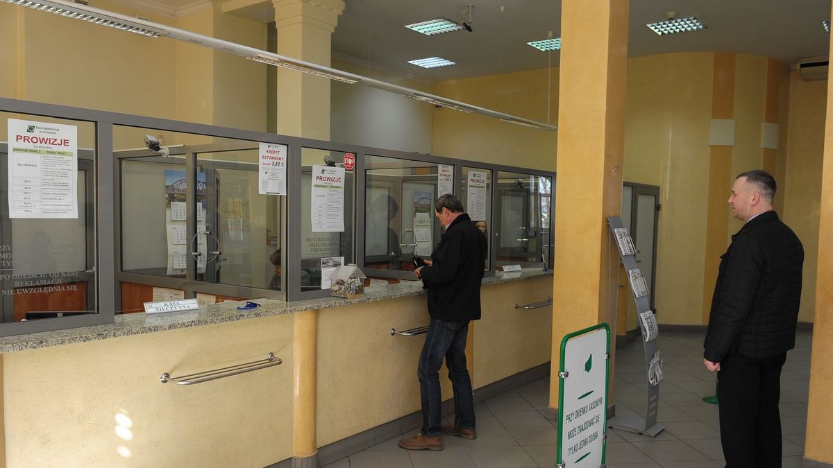 Jeżeli jesteś pełnowymiarowym etatowcem i posiadasz umowę o pracę, to jesteś w grupie tych klientów, którzy najszybciej i bezproblemowo dostaną pozytywną odpowiedź od banku. 