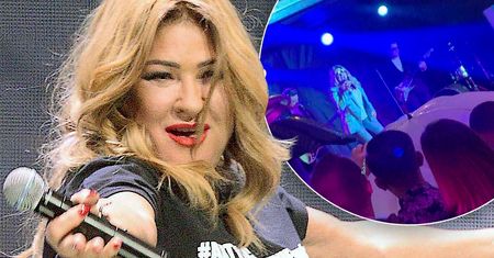 Beata Kozidrak dała uliczny koncert z ciężarówki! Lało jak z cebra, ale i tak było luksusowo jak na show Madonny! [WIDEO]