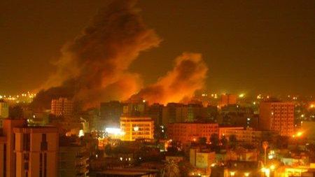 Bagdad w nocy z poniedziałku na wtorek (fot. PAP/EPA)