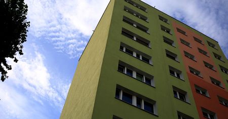 Pedofil zaatakował 8-letnią dziewczynkę w Zielonej Górze. Policja prowadzi obławę