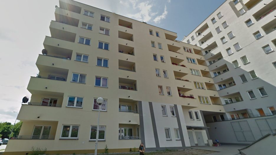 Budynek przy ul. Piaskowej 9 na warszawskiej Woli stanął w tym miejscu niespełna dekadę temu
