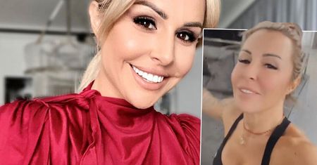 Blanka Lipińska pochwaliła się choinką. W salonie stanęło upiorne drzewko. Tylko ona mogła wpaść na TAKI pomysł!