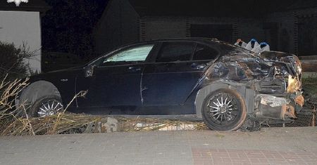 Nietrzeźwy i objęty kwarantanną. Tak kierowca bmw zakończył jazdę