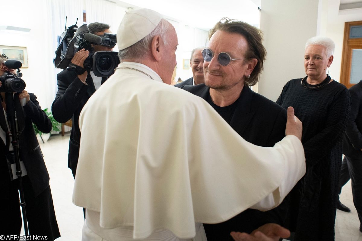 Bono na spotkaniu z papieżem Franciszkiem. Wśród tematów pedofilia w kościele