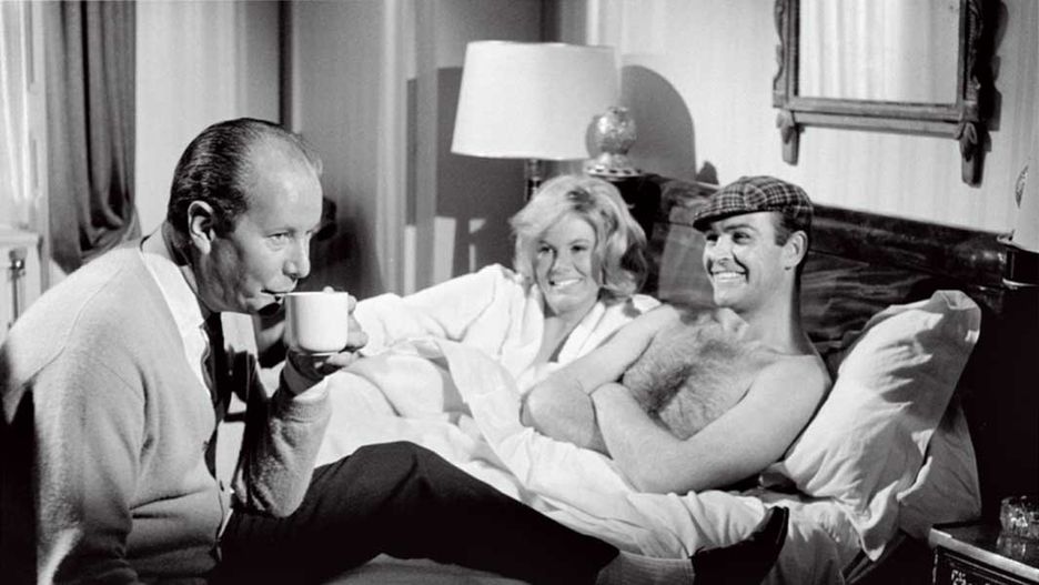 Terence Young, Molly Peters i Sean Connery na planie "Operacji Piorun"