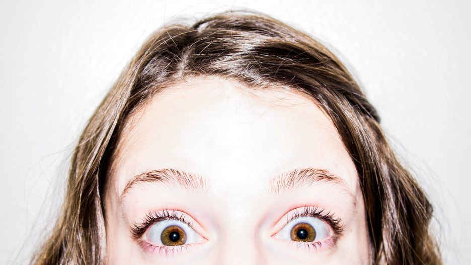 Naturalne i grube czy cienkie i idealnie okrągłe? Moda zatacza koło