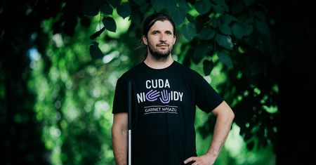 "Robię to, co chciałem. Nie byłoby tak, gdybym widział" – Robert, masażysta z Warszawy