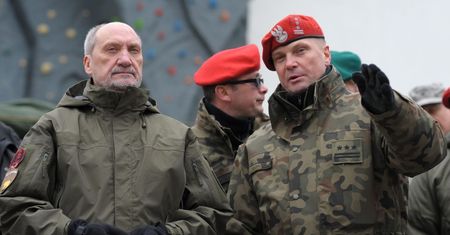 Macierewicza pilnuje niemal setka żandarmów! Nawet prezydent nie ma takiej ochrony
