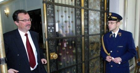 Komisja śledcza przerwała przesłuchanie Czarzastego