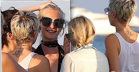 Siostra Cary Delevingne to sama skóra i kości! Paparazzi przyłapali 31-latkę jak bawiła się na luksusowym jachcie