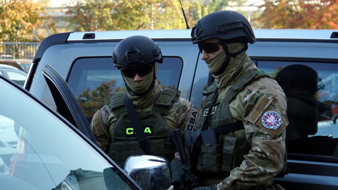 Wśród zatrzymanych jest adwokat i były podsekretarz stanu w ministerstwie skarbu państwa. A to nie koniec listy