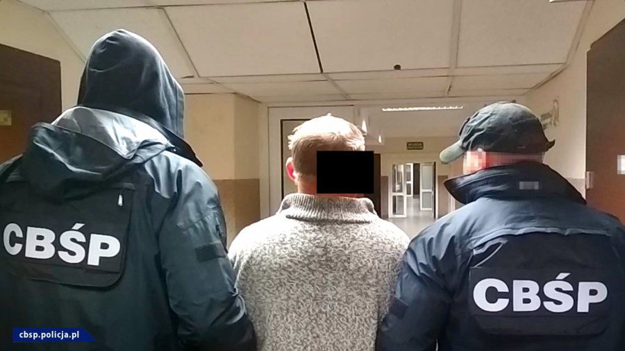 Podejrzanym grozić może co najmniej 3 lata więzienia.