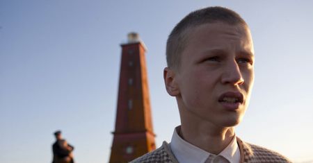 Cień latarni morskiej (2015)