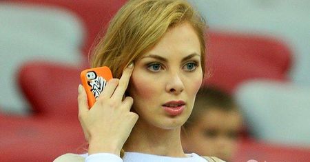 Charlize Mystery postanowiła wyróżnić się na tle innych blogerek? Jako jedyna nie zdecydowała się na...