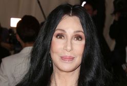 Cher wulgarnie odpowiada fance. Poszło o uchodźców