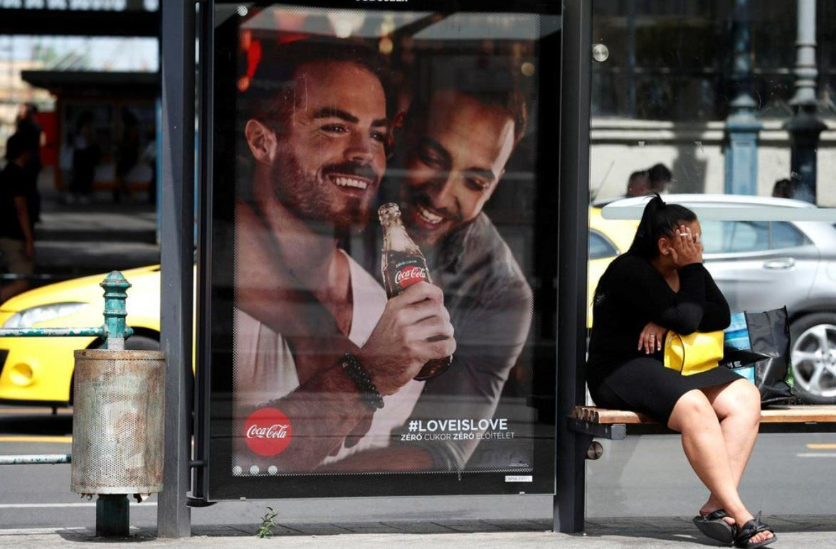 Reklamy Coca-Coli z homoseksualnymi parami. Oburzenie w sieci