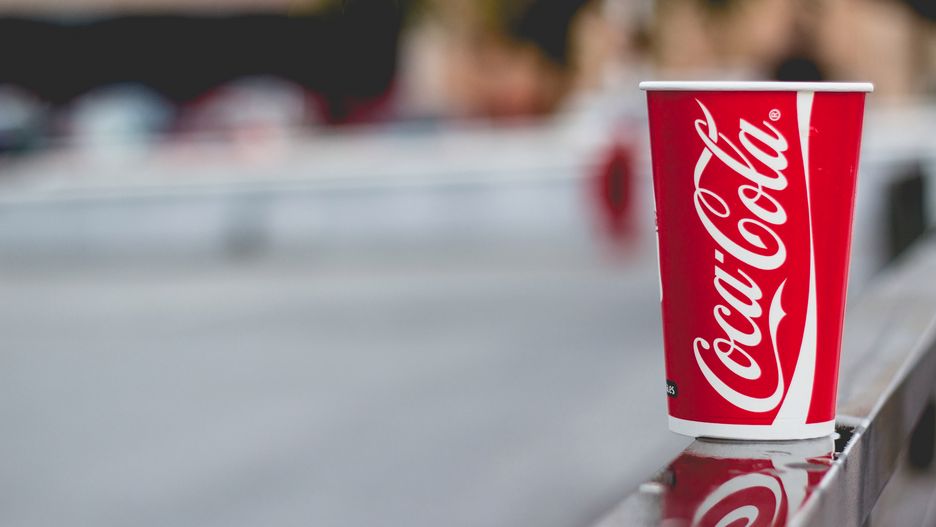 Coca-Cola walczy z zanieczyszczeniem planety i stawia recyklomaty w Warszawie