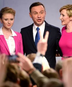 Prezydent śmieje się z żartu internautów. Wy też dołączyliście do "Sylwestra z Andrzejem Dudą"?