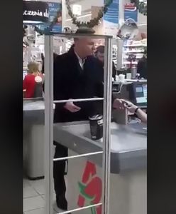 Andrzej Duda w supermarkecie hitem w sieci. Prezydent kupuje nawet do lodówki pałacu. "Lubi tatara z polskiej wołowiny"