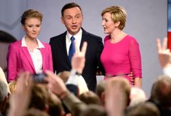 Prezydent śmieje się z żartu internautów. Wy też dołączyliście do "Sylwestra z Andrzejem Dudą"?