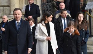 Andrzej Duda i Marta Kaczyńska na Wawelu. Oddali hołd zmarłej parze prezydenckiej