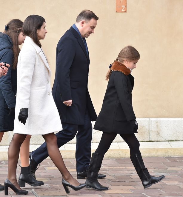 Andrzej Duda i Marta Kaczyńska w drodze na grób tragicznie zmarłej pary prezydenckiej. 