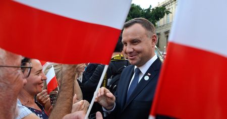 Będą ograniczenia w sprzedaży alkoholu w Polsce. Prezydent Andrzej Duda podpisał dwie kluczowe ustawy