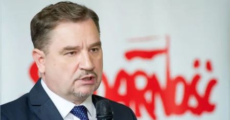 "Zakaz handlu w niedziele. Rząd między Dudą, a wyborcami"
