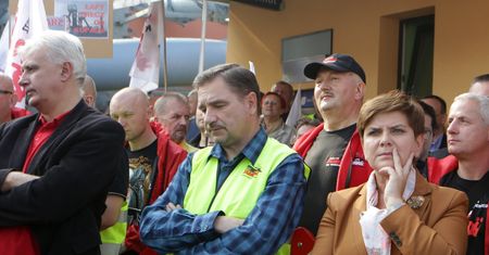 Obalono pomnik księdza Henryka Jankowskiego. Piotr Duda oburzony