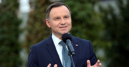 Spotkanie Duda - Macierewicz. Fala komentarzy w sieci, prezydent wymyślił hasło na piątek