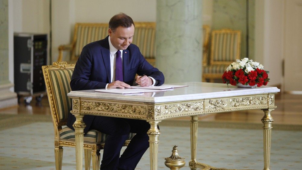 Ustawa o jawności zarobków w NBP podpisana. 