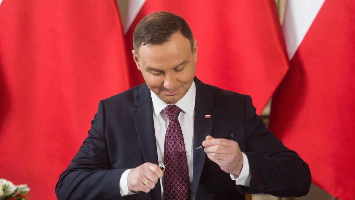 Andrzej Duda ma niewiele czasu na analizę nowelizacji ustawy, którą ma podpisać