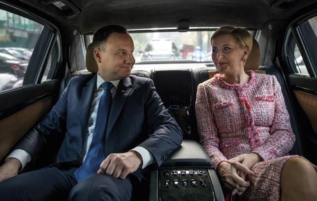 Tajemnica uroczego zdjęcia Andrzeja Dudy z żoną. Kilka godzin później prezydent powiedział "weto"