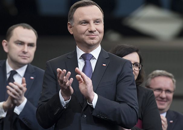 Sylwester roku. Internauci komentują i sypią memami