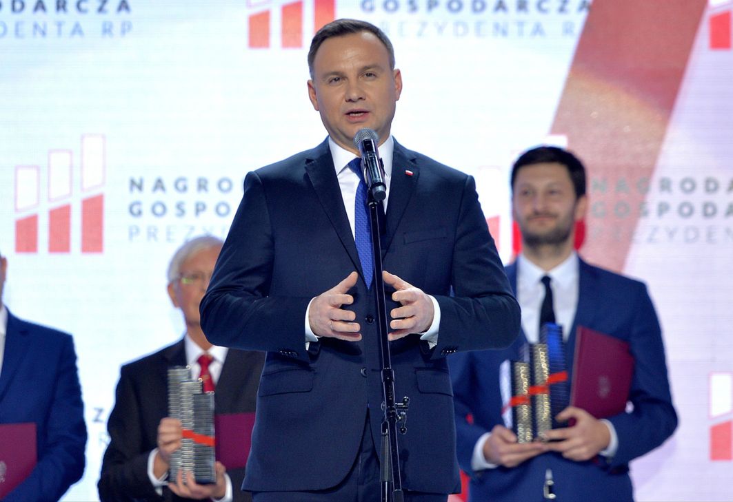 Prezydent pokazał zdjęcie z Kamilem Bednarkiem, w komentarzach burza. "Szacunek dla tego 'artysty' się skończył"