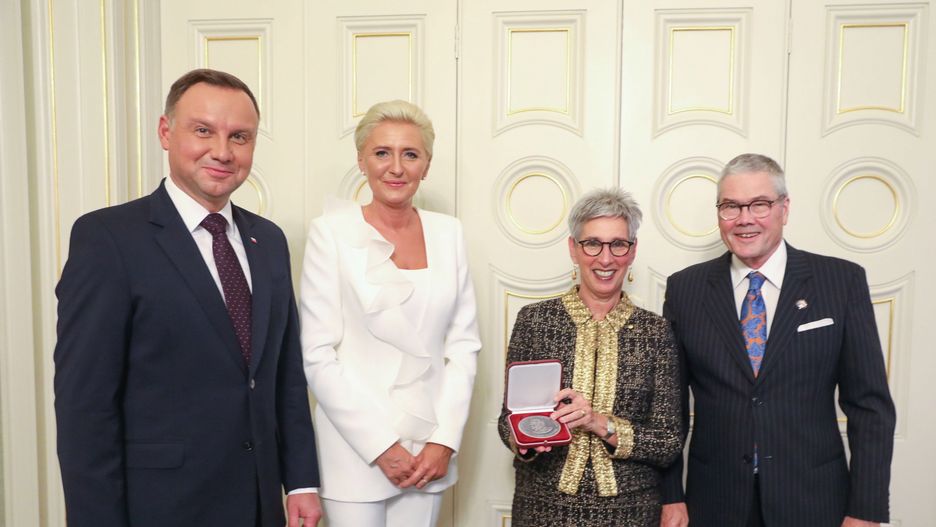 Para prezydencka podczas spotkania z Gubernator Stanu Wiktoria i jej małżonkiem w Melbourne w Australii.