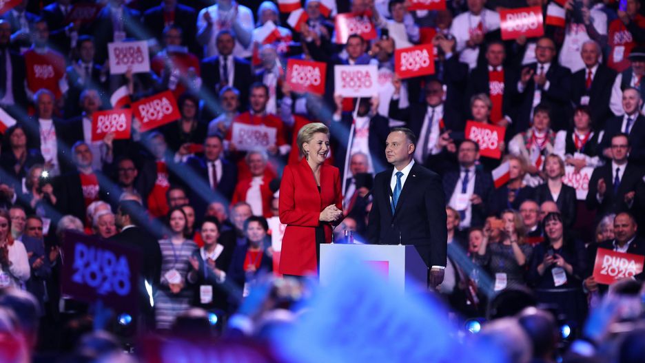 Wybory prezydenckie. Andrzej Duda z małżonką Agatą.