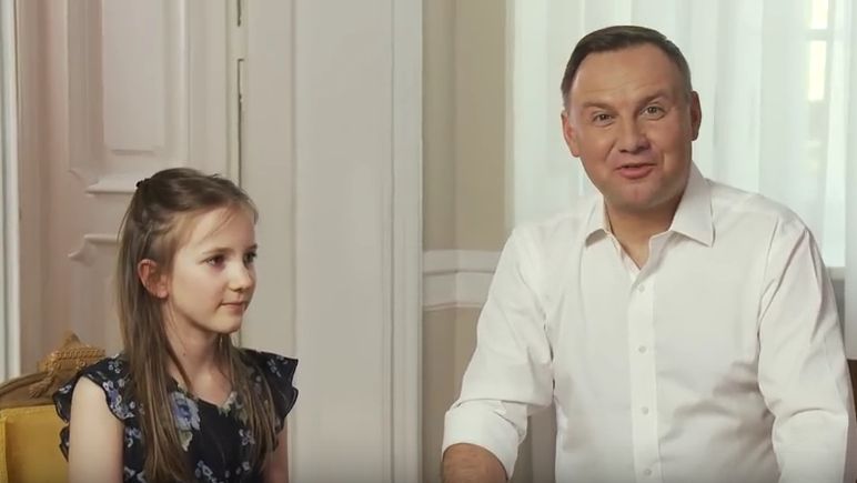 Występowanie w różnego rodzaju spotach, to oprócz nart ulubiony sport Andrzeja Dudy