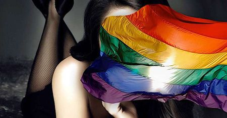 Sensacja! Była kochanka Brada Pitta przerzuciła się na kobiety! Od dwóch lat jest w związku z gwiazdą świata mody!