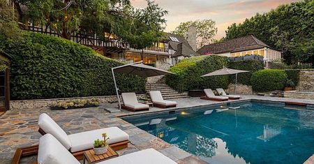 Były dom Brada Pitta i Jennifer Aniston na sprzedaż. Zobacz zdjęcia