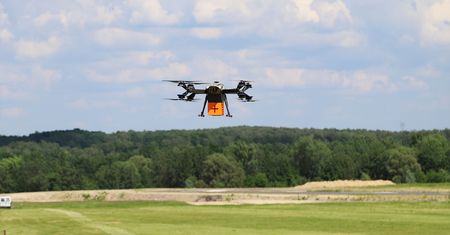Dron dostarczy przesyłkę medyczną w Warszawie. Pierwszy taki przypadek