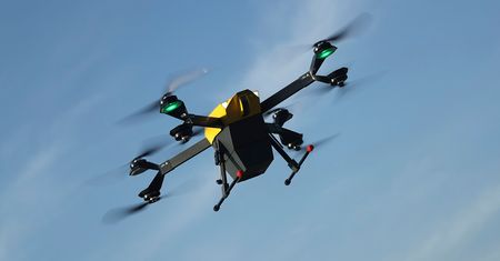 Dron medyczny nad Warszawą. Poczta Polska przyjrzy się pilotażowi