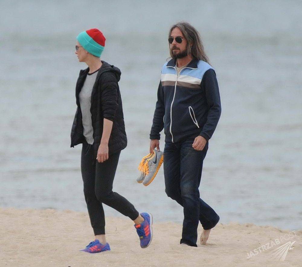Magdalena Cielecka i Dawid Wajnatraub, spacer na plaży, fot. Paparazzi