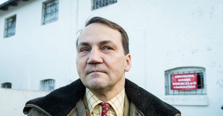 Radosław Sikorski jednym wpisem podsumował oskarżenia Kaczyńskiego o zabójstwo brata